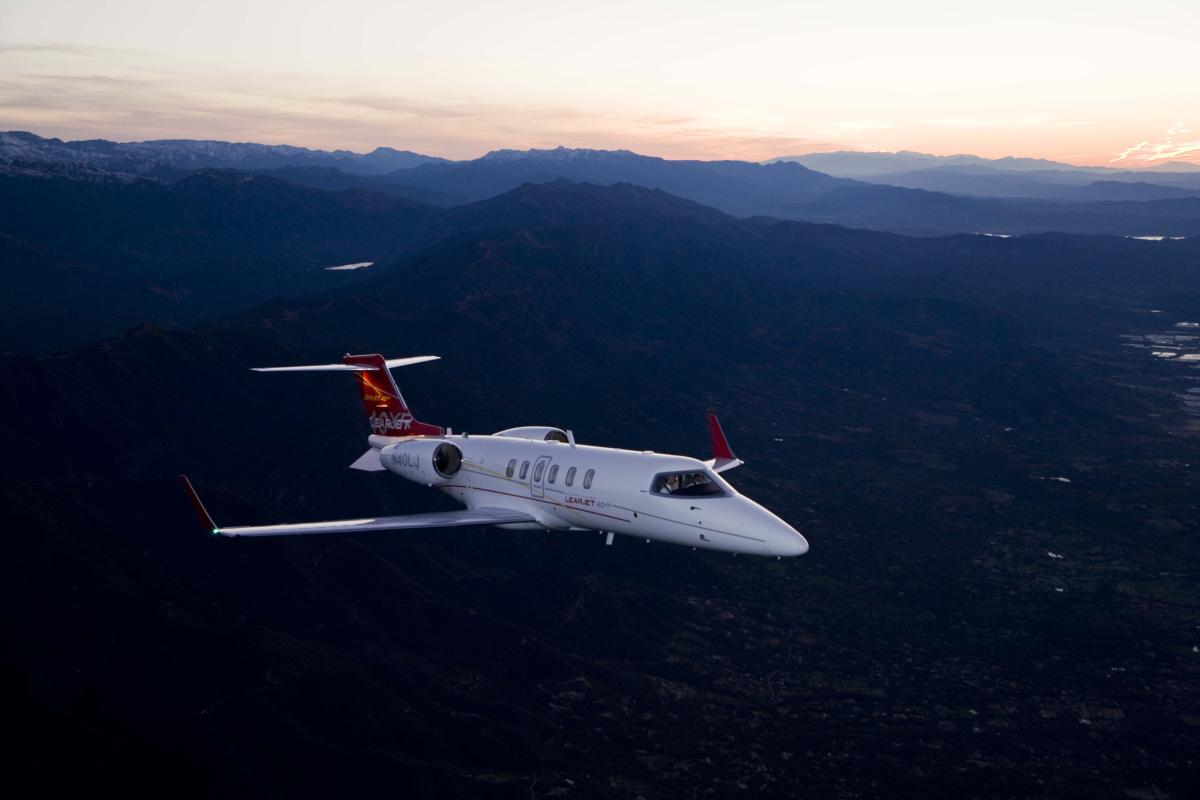 Learjet 40 cabin for Turks and Caicos charter